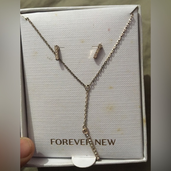 Forever New Pendant Set - Picture 6 of 11